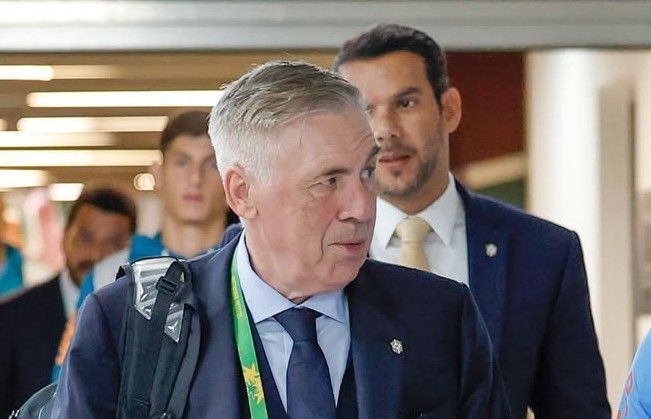 Seleção chega aos EUA e treina