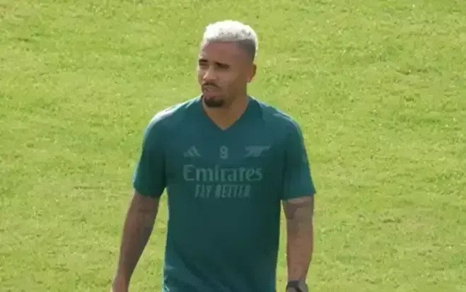 Gabriel Jesus treina no Palmeiras durante férias