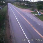 Trânsito flui na SP-125 entre Taubaté e Ubatuba