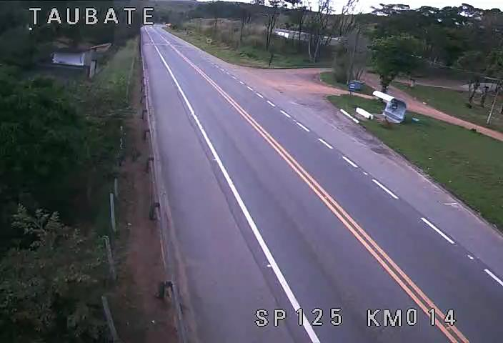 Trânsito flui na SP-125 entre Taubaté e Ubatuba