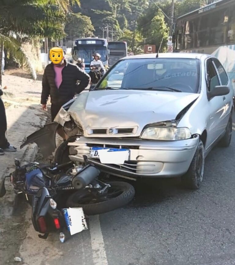 Colisão frontal deixa motociclista ferido em São Sebastião
