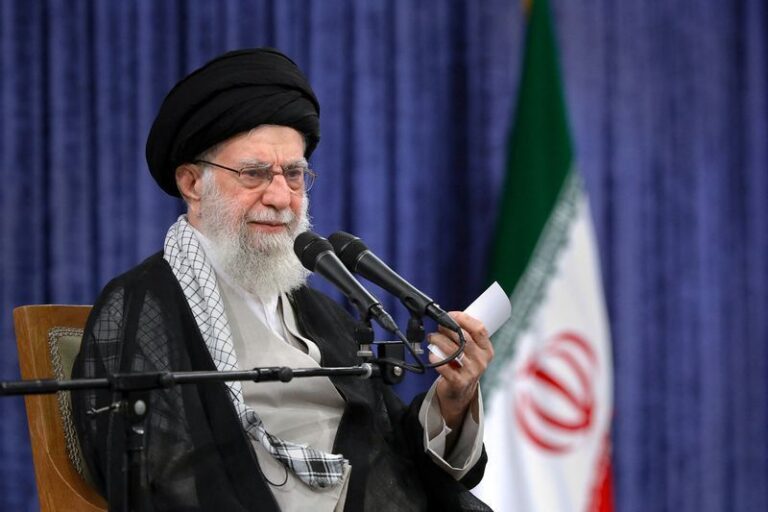 Irã enterra ex-líder supremo Ali Khamenei
