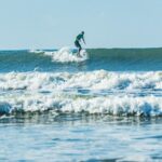 Swell do sul impulsiona surfe em Bertioga