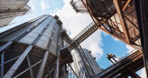 Produção industrial recua em nove estados em maio