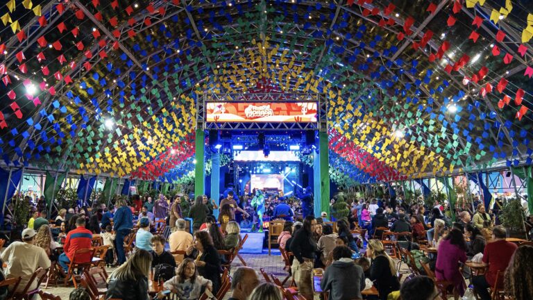 Arraiá Caiçara inicia festival sertanejo em São Sebastião