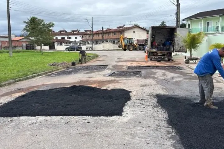 Operação Tapa-Buraco inicia nova fase em Caraguatatuba