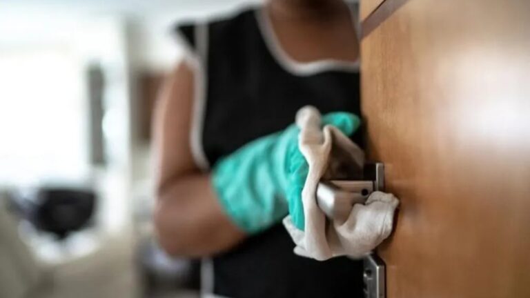 Trabalho doméstico carrega marcas de racismo no Brasil