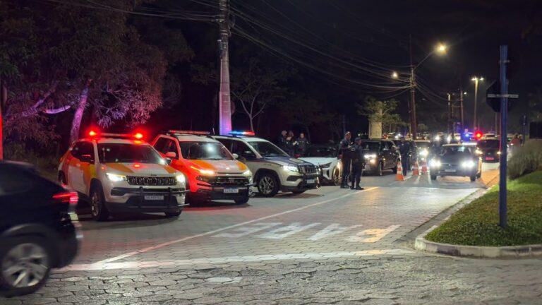 Força‑tarefa aborda 137 veículos em Bertioga
