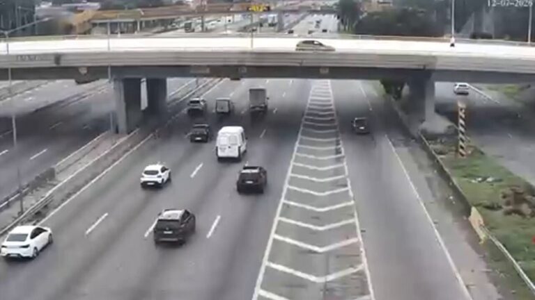 Acidente e falha de iluminação afetam rodovias do Litoral