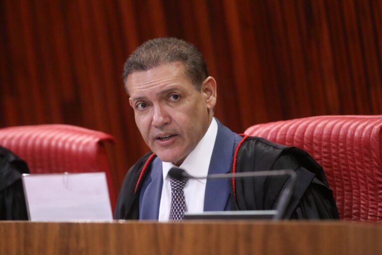 TSE reúne institutos de pesquisa para definir critérios