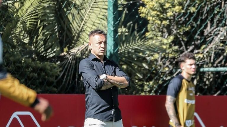 São Paulo efetiva Rafinha como executivo de futebol