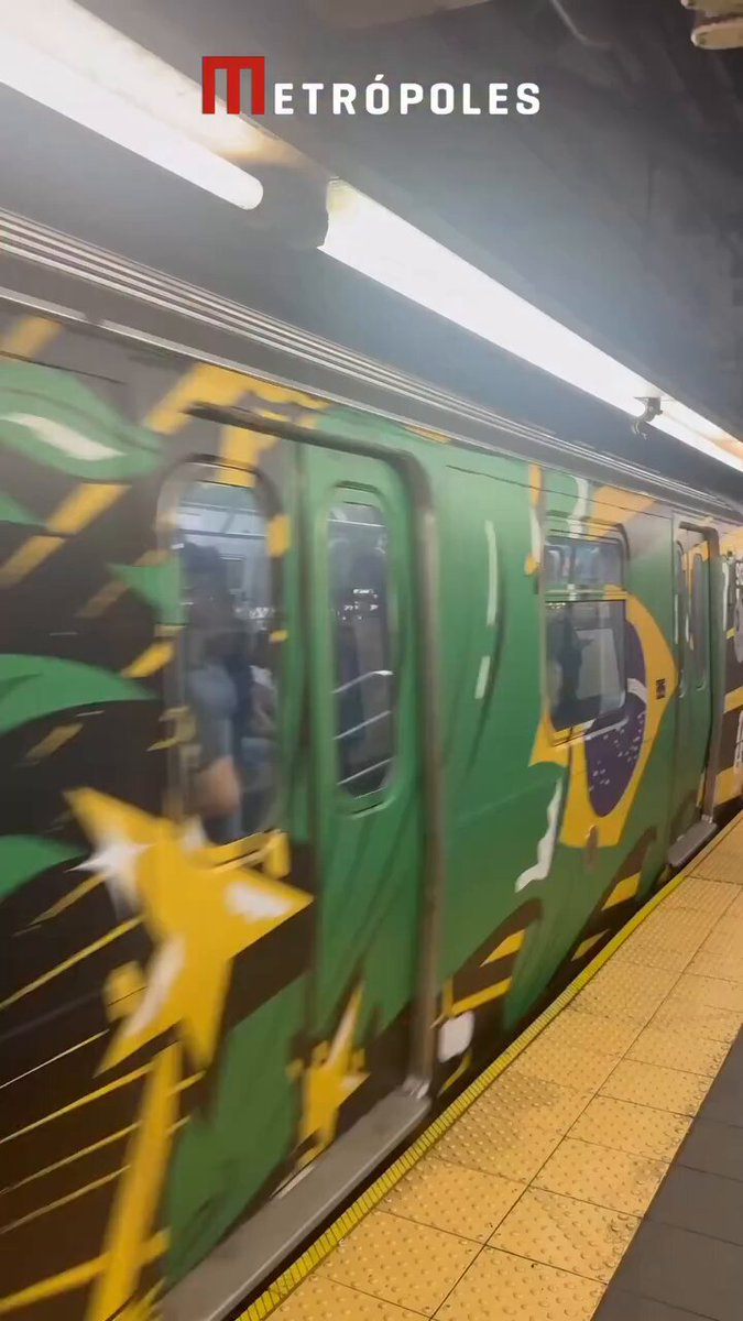 Trem em Nova York é decorado com cores brasileiras