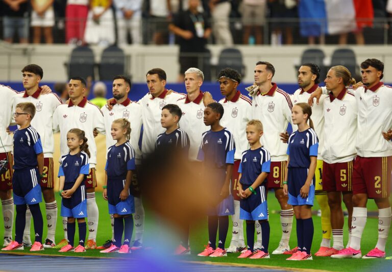 Final da Copa destaca hino espanhol sem letra