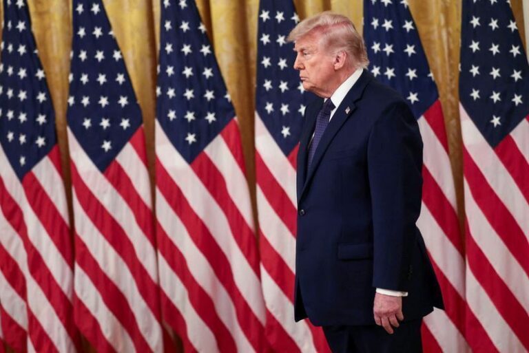 Trump lamenta 17 mortos e elogia ofensiva