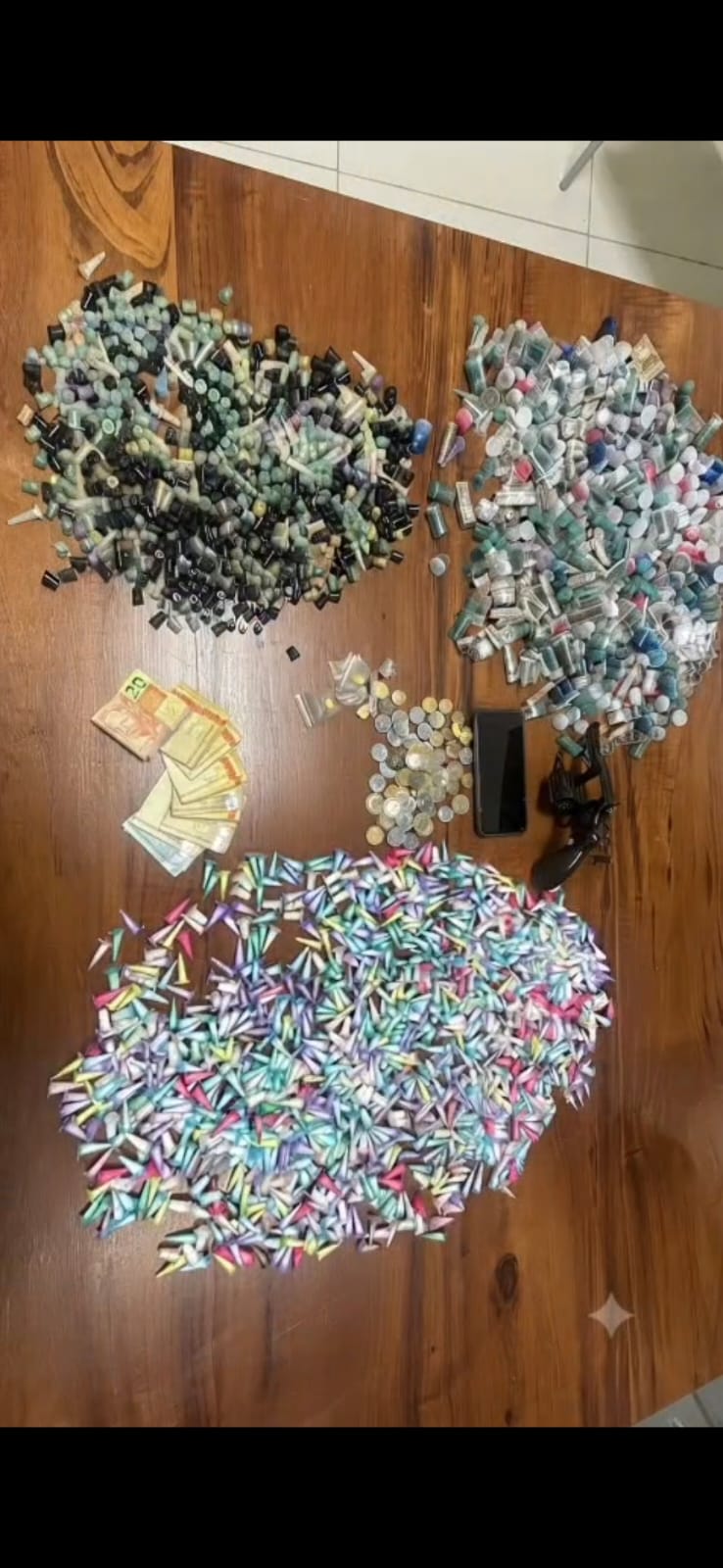 Polícia prende casal por tráfico e arma em Ubatuba