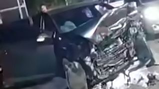 Colisão destrói carro na Rio-Santos em Bertioga