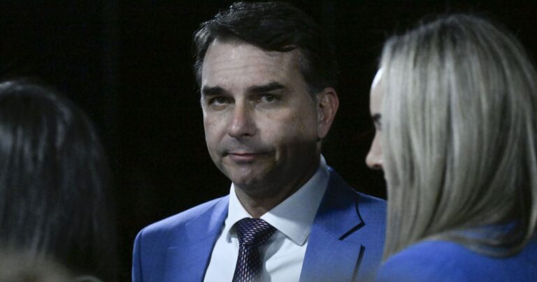 Flávio Bolsonaro busca acordo nacional com União-PP
