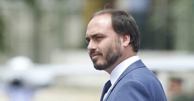 Investigação contra Carlos Bolsonaro segue na 1ª instância