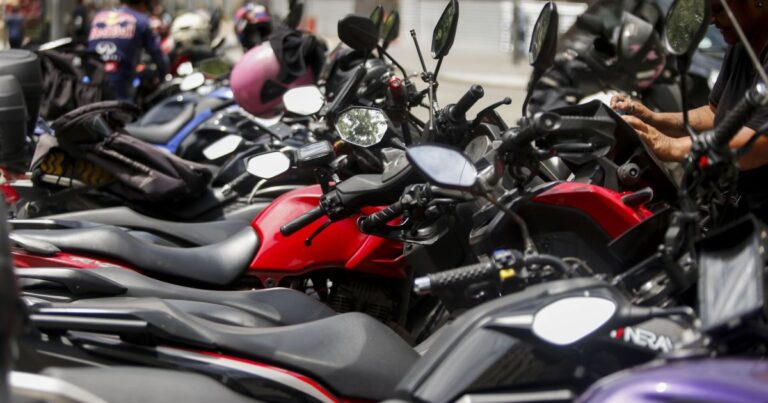 Justiça determina credenciamento da Uber para mototáxi