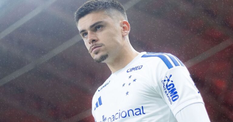 Entrada criminosa de zagueiro deixa Gabriel Pec ferido