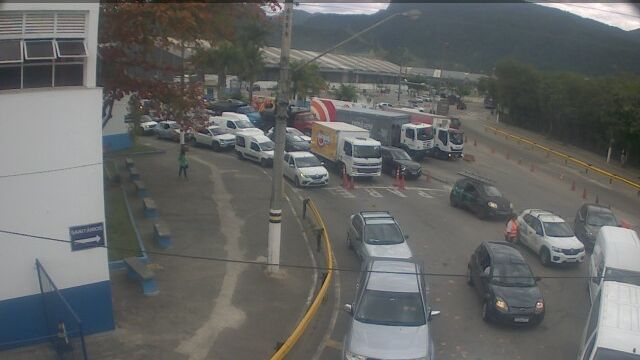 Ilhabela opera seis balsas com fila padrão