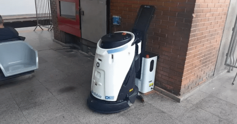 Robôs de limpeza testados nos trens de São Paulo