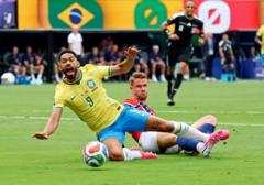 Endrick entra no lugar de Matheus Cunha