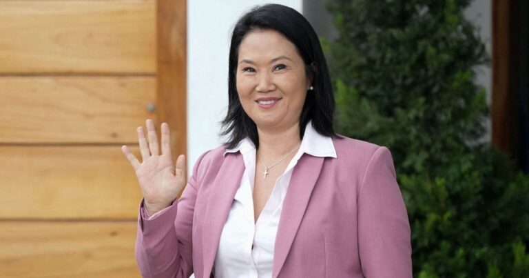 Keiko Fujimori toma posse como presidente do Peru
