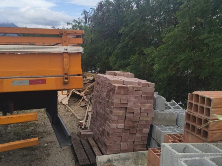São Sebastião apreende 600 tijolos em obra irregular