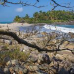 Praia de Calhetas em São Sebastião oferece beleza natural
