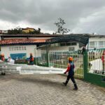 Ventos fortes danificam escolas e cancelam evento em Ilhabela