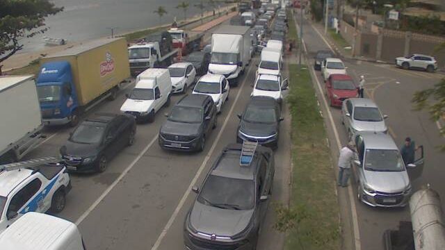 Balsa de Ilhabela é parada por ventos fortes
