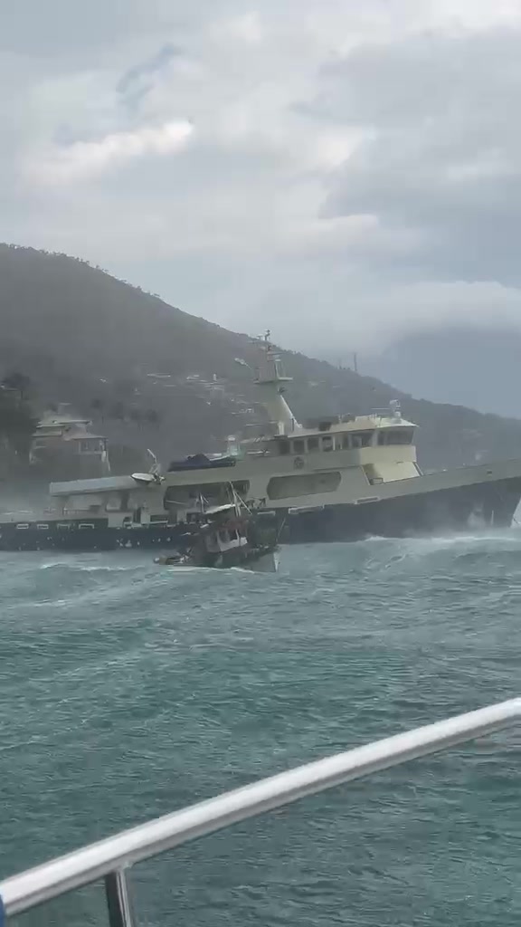 Pescador Joel sobrevive, perde casa após vendaval