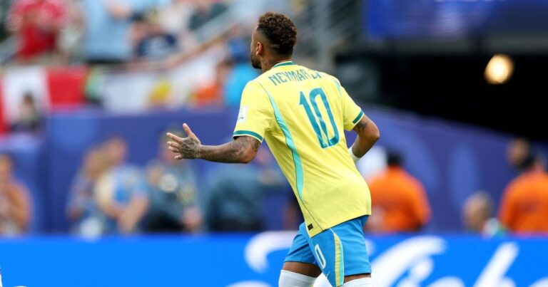 Neymar iguala Pelé em gols em Copas