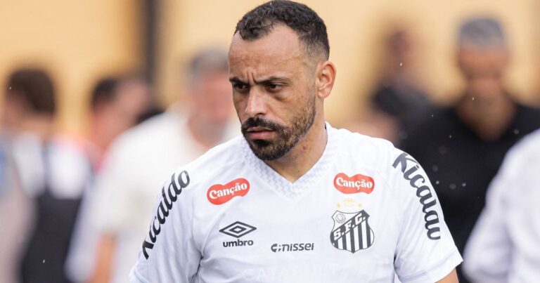 Santos perde Moisés por entorse antes da Copa