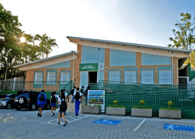 Ilhabela abre 132 vagas para professores temporários até setembro