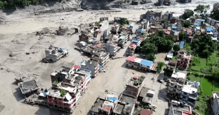 Deslizamento cria lago de barreira na fronteira China-Nepal