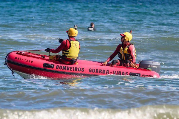 Ubatuba inicia seleção de 40 guardas-vidas temporários