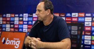 Rogério Ceni denuncia gramado ruim da Fonte Nova