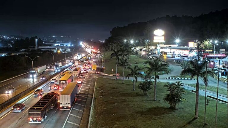 Obras e acidentes afetam trânsito em rodovias do Litoral