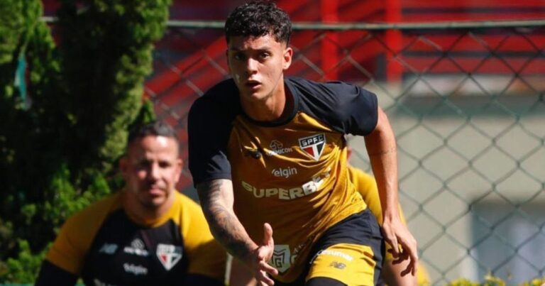 Jogador do São Paulo sofre fratura no maxilar