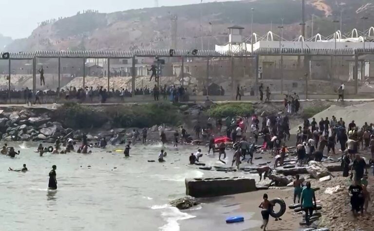 49 mil imigrantes chegam a Ceuta, permanecem na África
