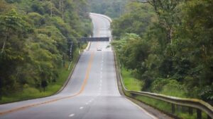 Rodovia Mogi-Bertioga registra tráfego moderado