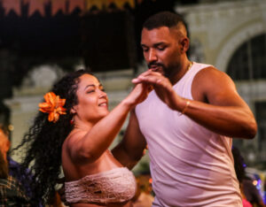 Ilhabela abre inscrições para aulas de forró e zumba