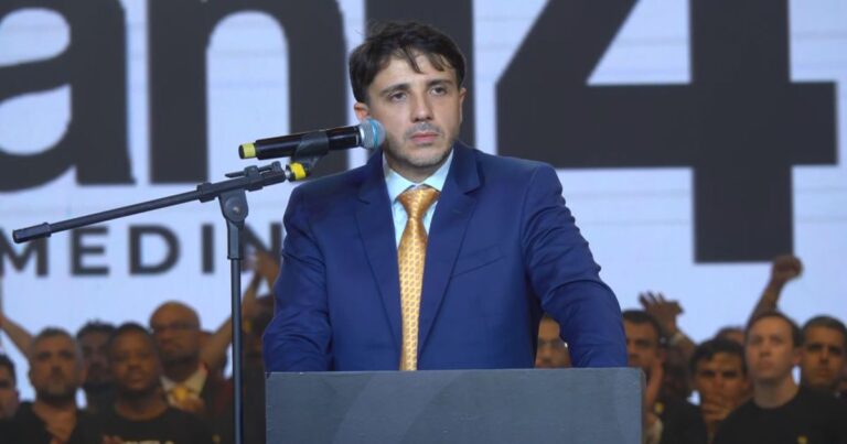 Renan Santos oficializa candidatura presidencial pelo Missão
