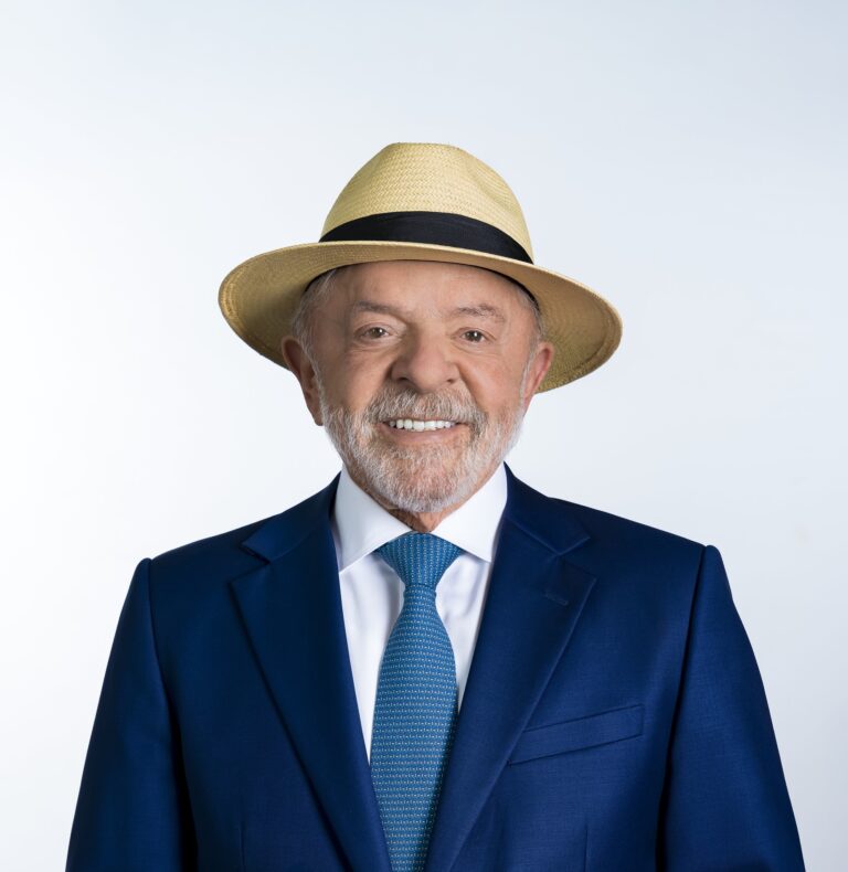 Lula usa chapéu na foto da urna 2026