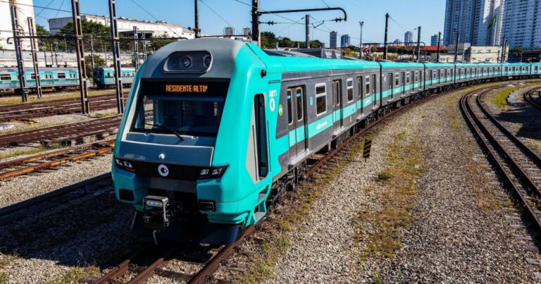 Trem descarrila perto da Estação Júlio Prestes