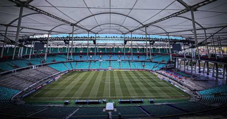 Corinthians enfrenta Bahia em duelo na Arena Fonte Nova