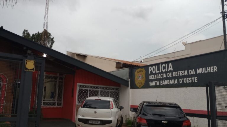 Filho denuncia, polícia resgata mulher em cárcere