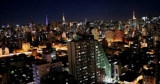 Justiça bloqueia R$ 1 bi por fraude na iluminação